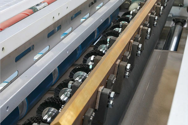 Automatic Vertical Hot Knife Laminating Machine Detail